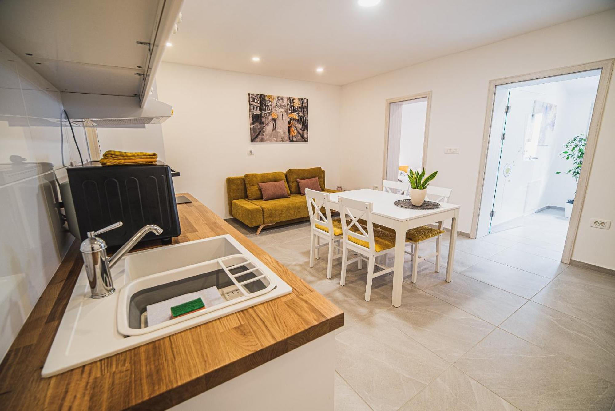 Gotar Apartment With Garden 科巴里德 外观 照片