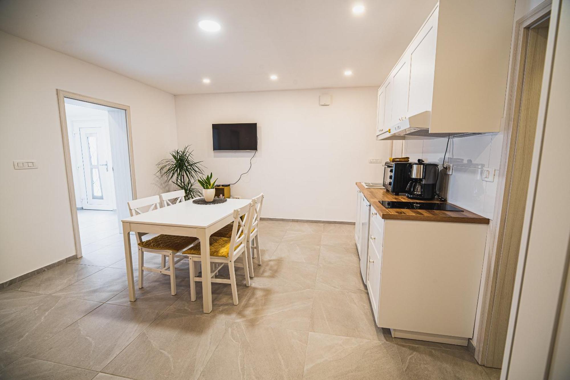 Gotar Apartment With Garden 科巴里德 外观 照片