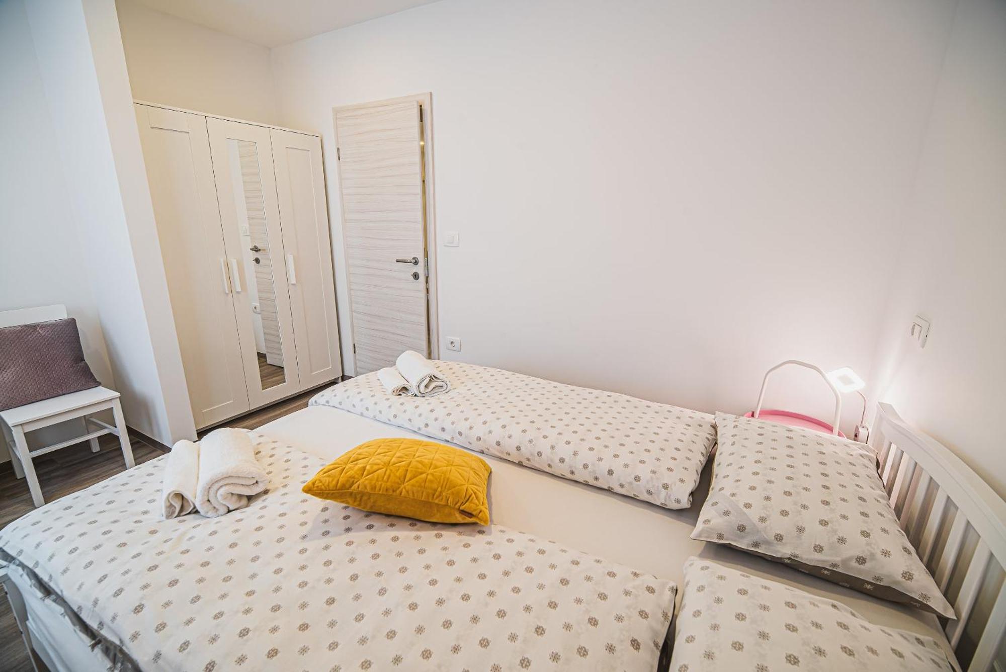 Gotar Apartment With Garden 科巴里德 外观 照片